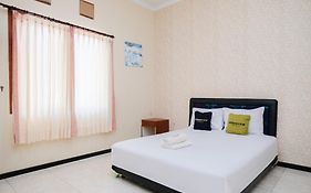 Urbanview Hotel Griya Surya Malang